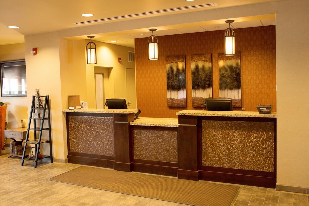 Little Missouri Inn & Suites Watford City Экстерьер фото