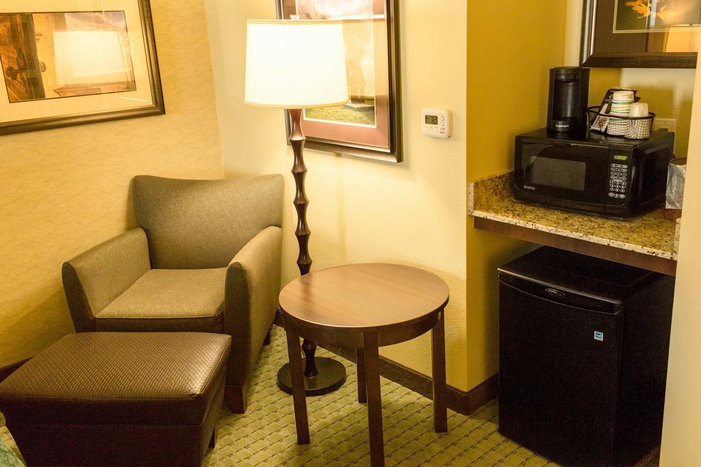 Little Missouri Inn & Suites Watford City Экстерьер фото