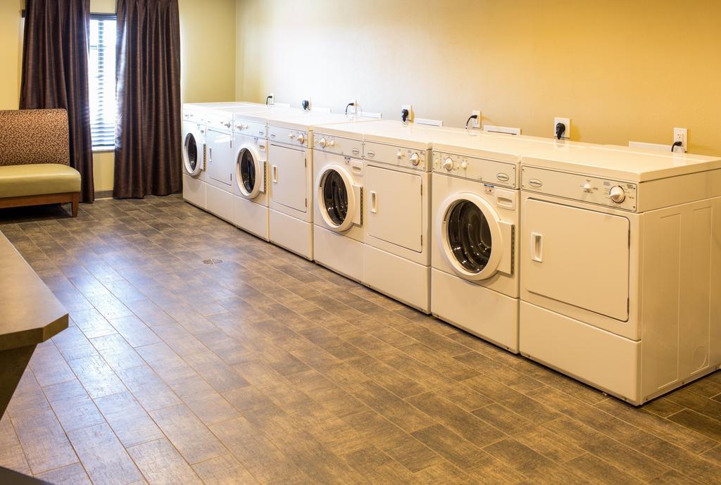 Little Missouri Inn & Suites Watford City Экстерьер фото