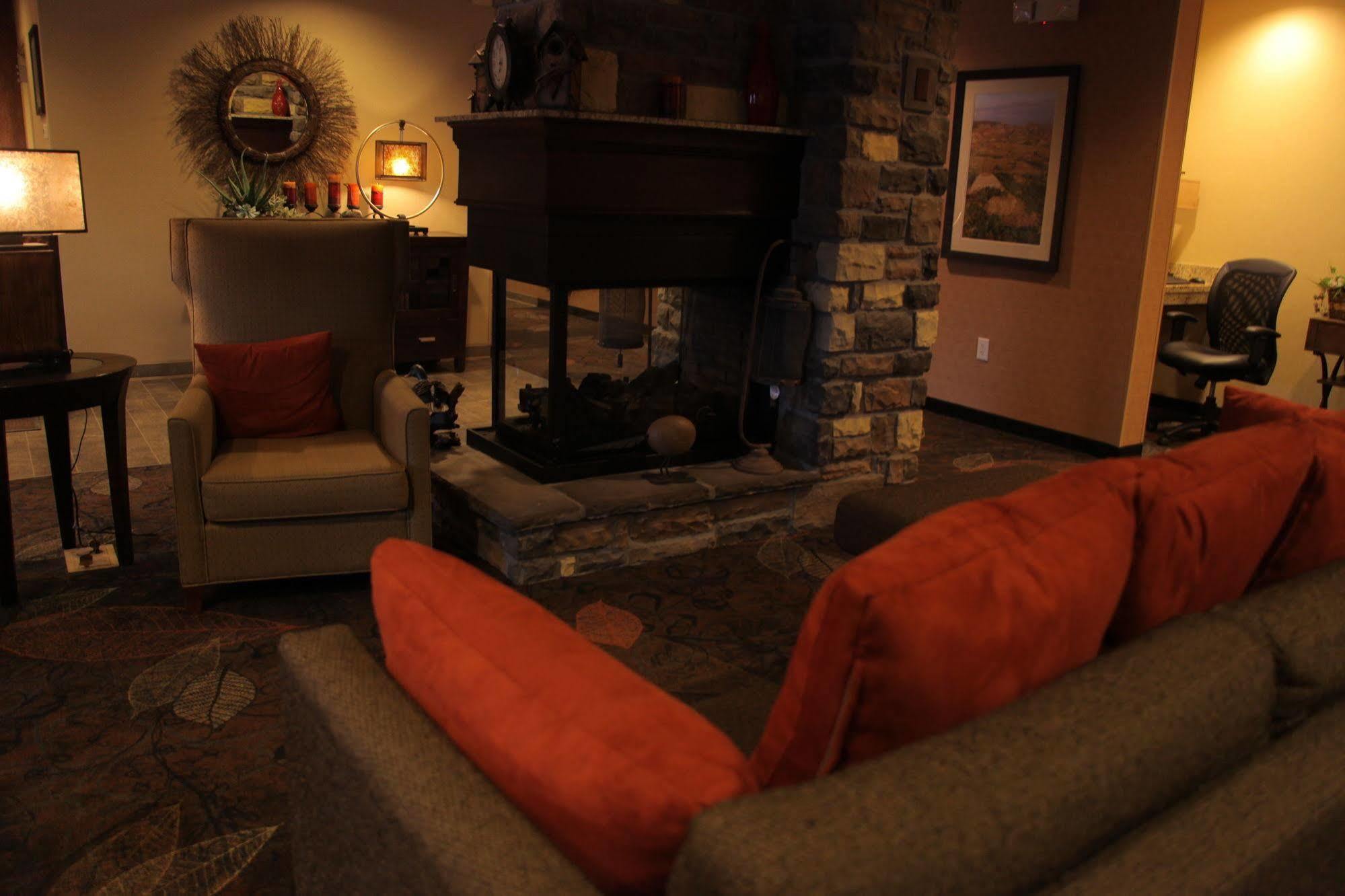 Little Missouri Inn & Suites Watford City Экстерьер фото
