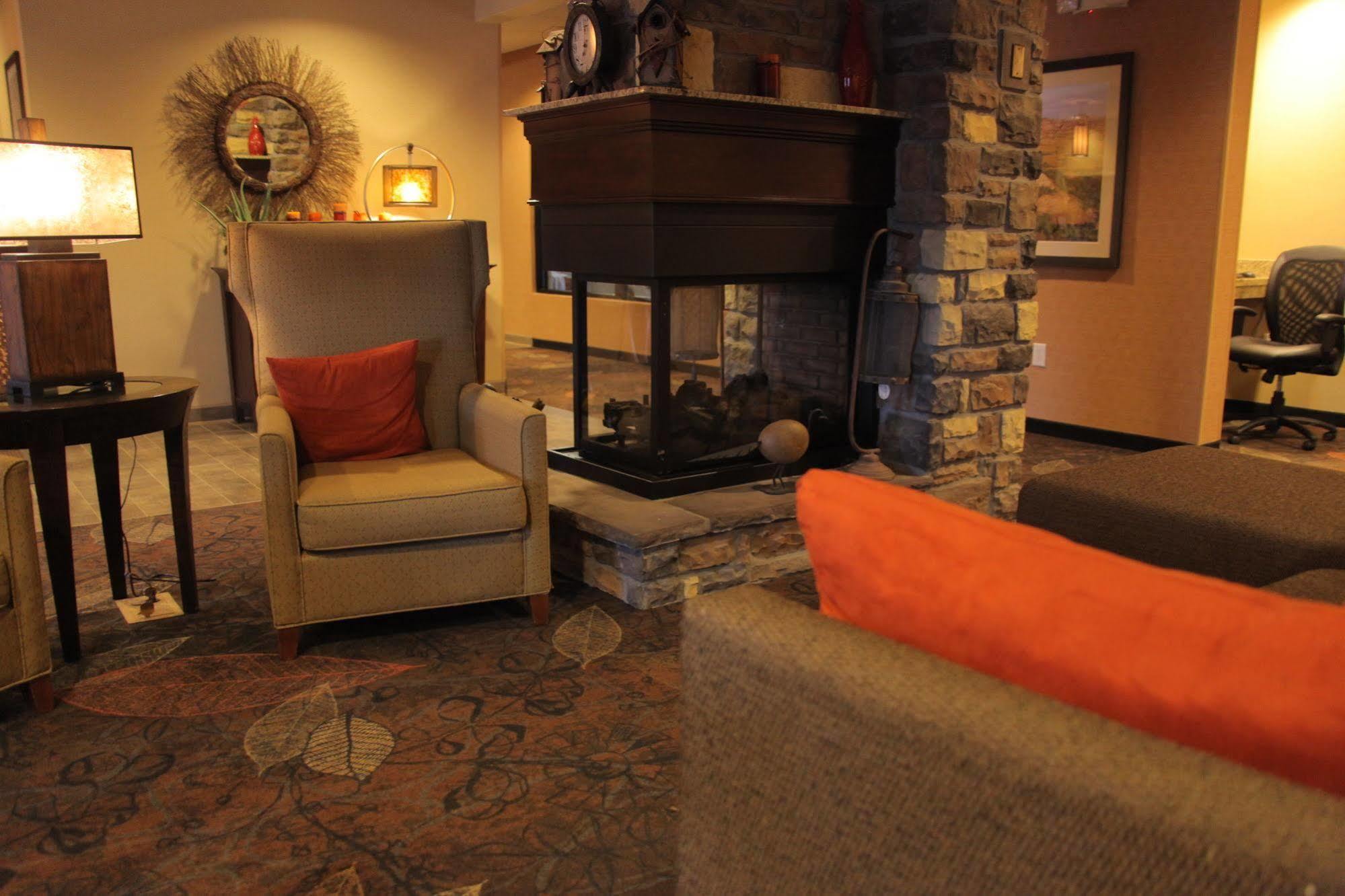 Little Missouri Inn & Suites Watford City Экстерьер фото
