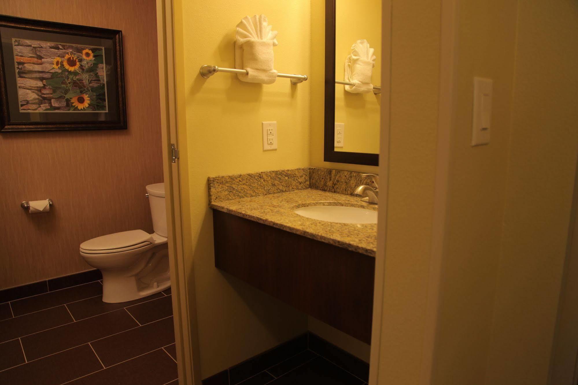 Little Missouri Inn & Suites Watford City Экстерьер фото