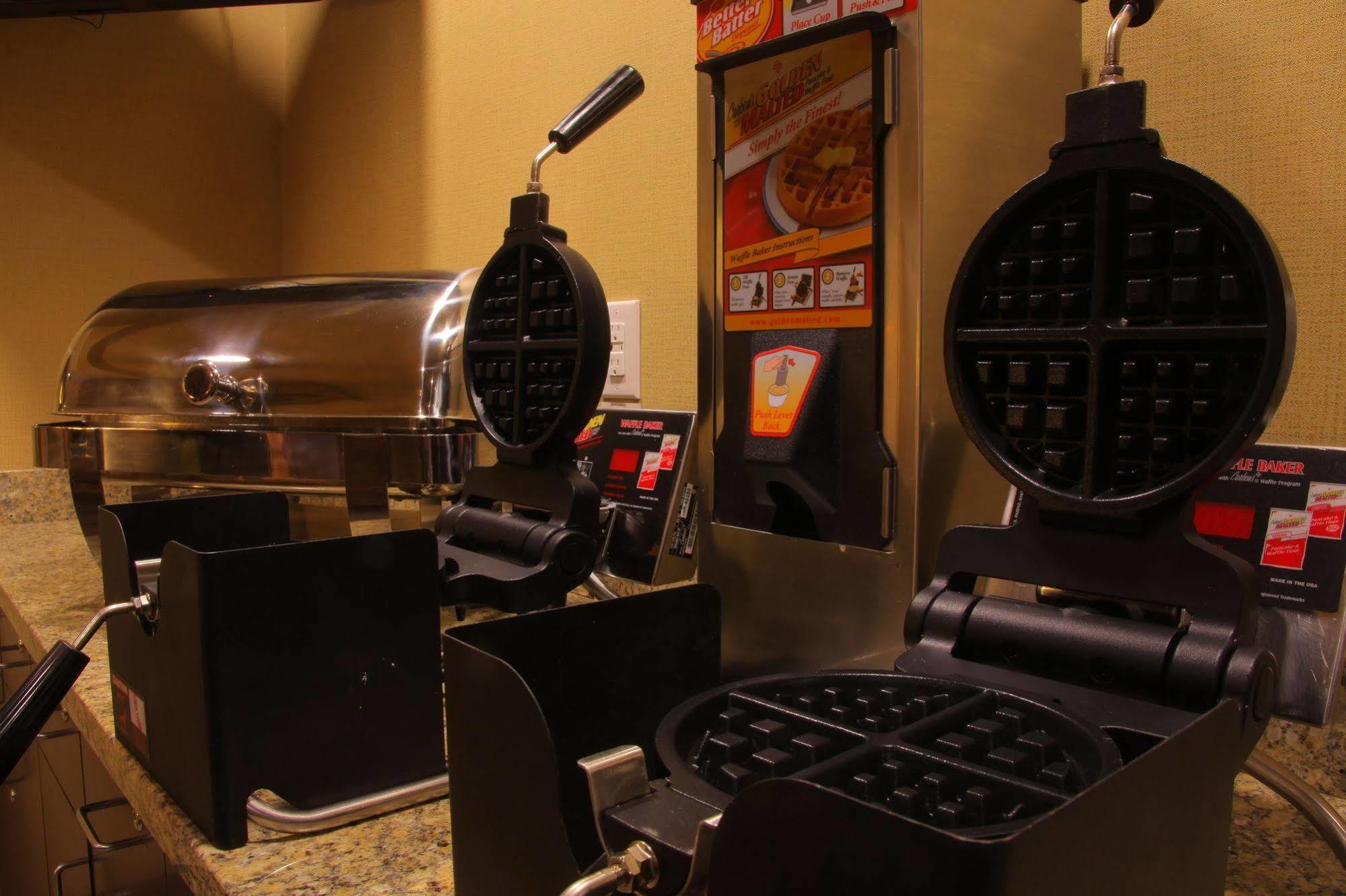 Little Missouri Inn & Suites Watford City Экстерьер фото