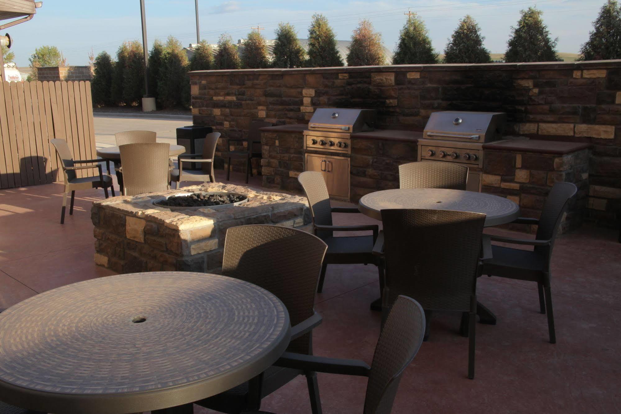 Little Missouri Inn & Suites Watford City Экстерьер фото